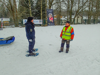 Myös lumikenkäilyä pääsimme ladun varressa esittelemään.