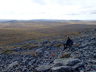 Laskeuduttaessa pysähdyimme vähän väliä nauttimaan avautuvista näkymistä.