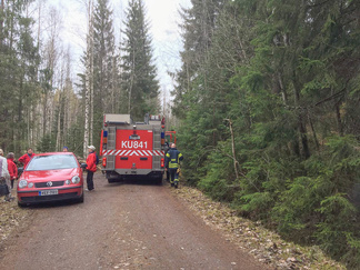 Tien raivasi paikalle kutsuttu palokunta