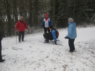 Liukasta on ohuen lumikerroksen alla...