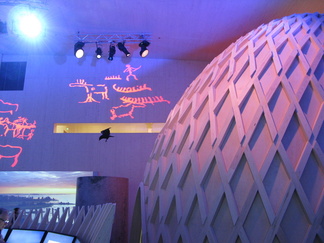 Oikealla on sotkan muna...