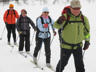 Kalevin vetämä joukko hiihteli Niilanpään entisen porokämpän kautta Rautulammille ja edelleen Luulammille.