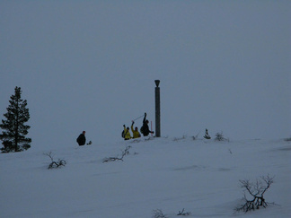 Perjantainakin hiihdeltiin ja lumikenkäiltiin. Lumikenkäilijöitä kävi huiputtamassa Kiilopään. Suksijoukkoja lähti Muotkan majan suuntaan ja Niilanpään tunturin valloitusretkelle.
