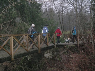 Poikkesimme ihailemaan tulvivaa Vantaajokea Myllytilan koskella.