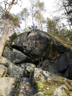 Kallioilta pyöri alas melkoinen kivenmurikka. Onneksi emme olleet aivan kohdalla,