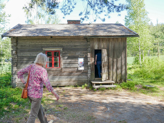 Hetan mökki. Hetan mökin ensimmäinen tiedetty asukas oli Heta Selin (s. 1836, k. 1919), joka muutti mökkiin vuonna 1892.
