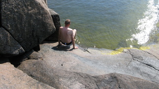 Hikihän siinä patikoidessa tietenkin tuli, joten taas uimaan.