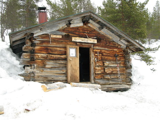 Pidimme pienen tauon Rumakurun vanhalla kämpällä.