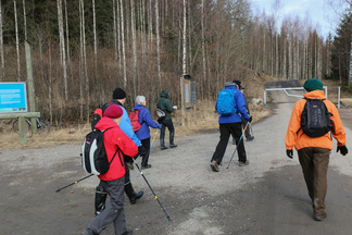 Ajelimme autolla Suolijärventien P-paikalle,...