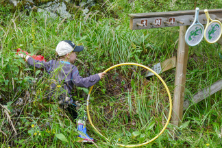 Lapsilta ei mielikuvitus lopu, kunhan on edes joitakin välineitä käytössä. Uusi leikki keksitään tosi helposti.