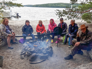 Iltanuotiolla klo 19:50