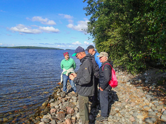 Päijänne on pitkä järvi. Käväisimme aamulla Päijänteen rannassa matkalla Rutalahteen. Tässä olemme 80 kilometriä etelämpänä ja edelleen Päijänteen rannassa. Edessä avautuu Hinttolanselkä.