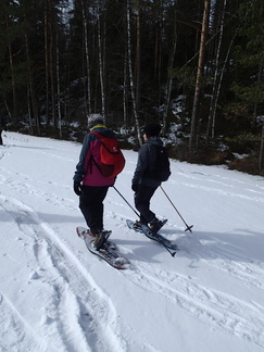 Yhtä jalkaa.