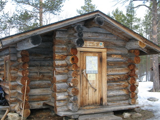 Vellinsärpimän päivätupa sijaitsee...